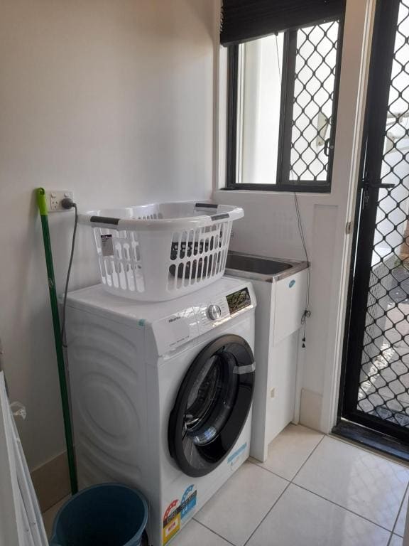 Three-Bedroom Townhouse - No Wi-Fi or Pets room - Image 1