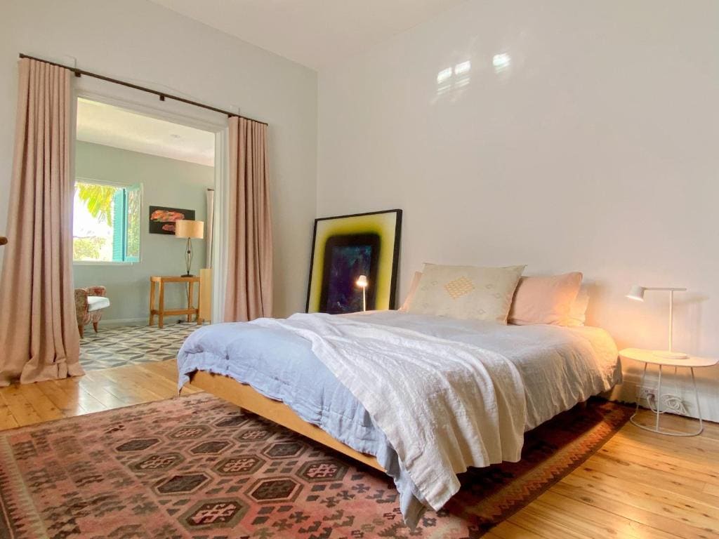 Queen Suite - Palm View room - Image 1