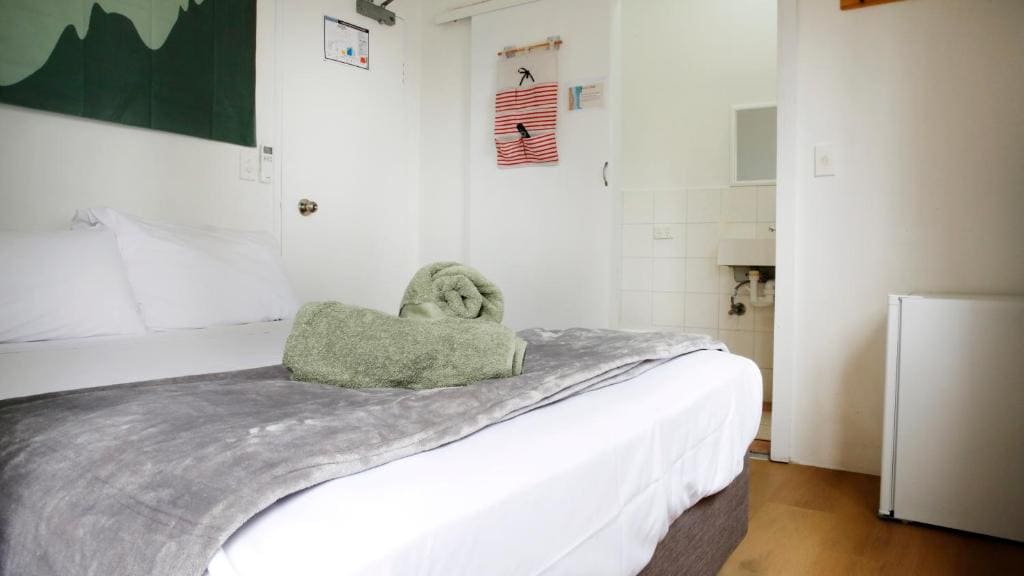 Queen Room with Balcony room - Image 3