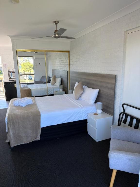 Double Room with Balcony and Sea View room - Image 3