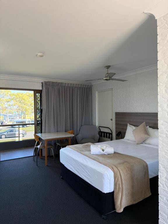 Double Room with Balcony and Sea View room - Image 1
