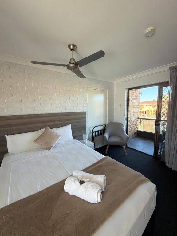 Double Room with Balcony room - Image 2