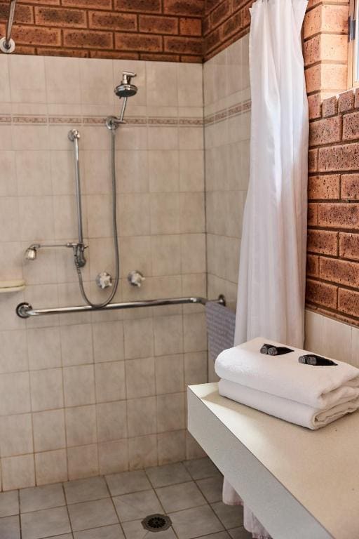 Double or Twin Room - Disability Access room - Image 2