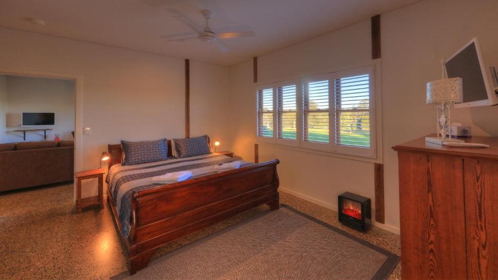 Deluxe King Suite room - Image 2