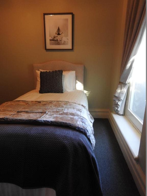 Single Room with Balcony room - Image 1