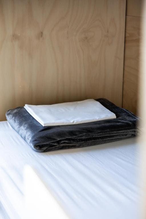 Bed in a 10 Share Female Ensuite Dorm room - Image 3