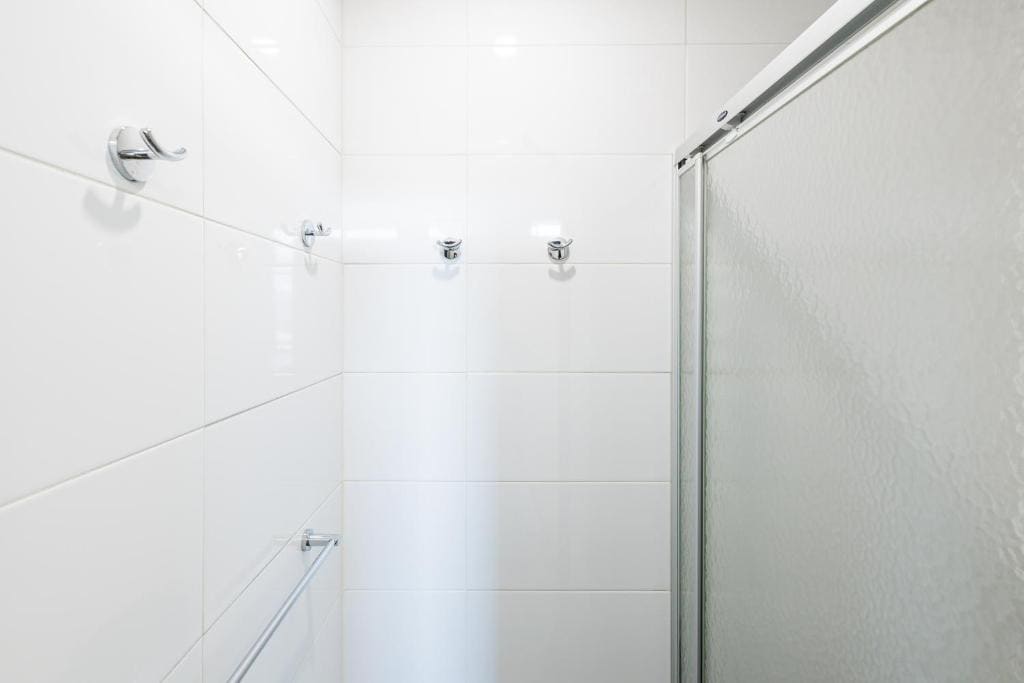Bed in a 4 Share Ensuite Dorm room - Image 1