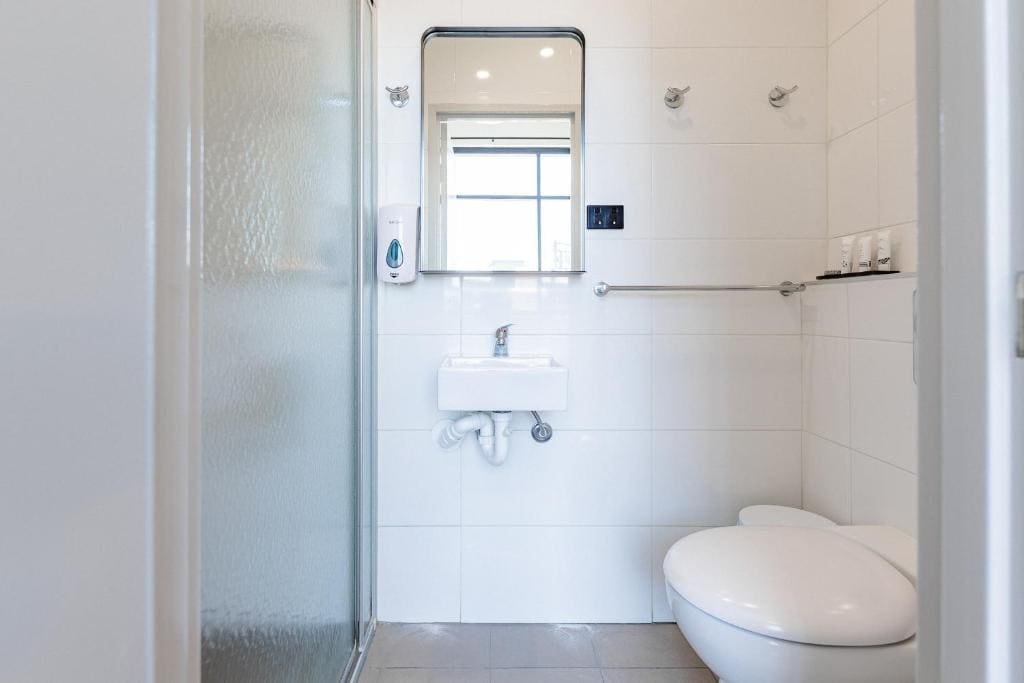 Double Ensuite Room room - Image 1