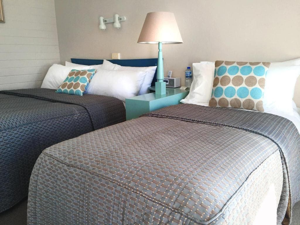 Standard Twin Room room - Image 3