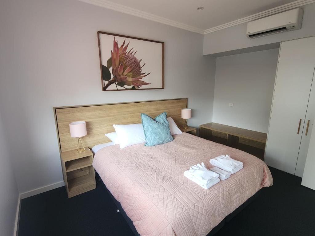 Deluxe King Suite room - Image 3