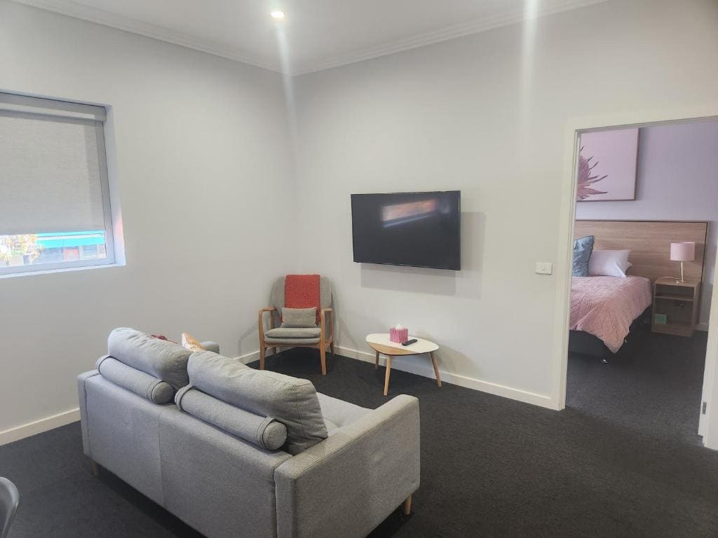 Deluxe King Suite room - Image 2