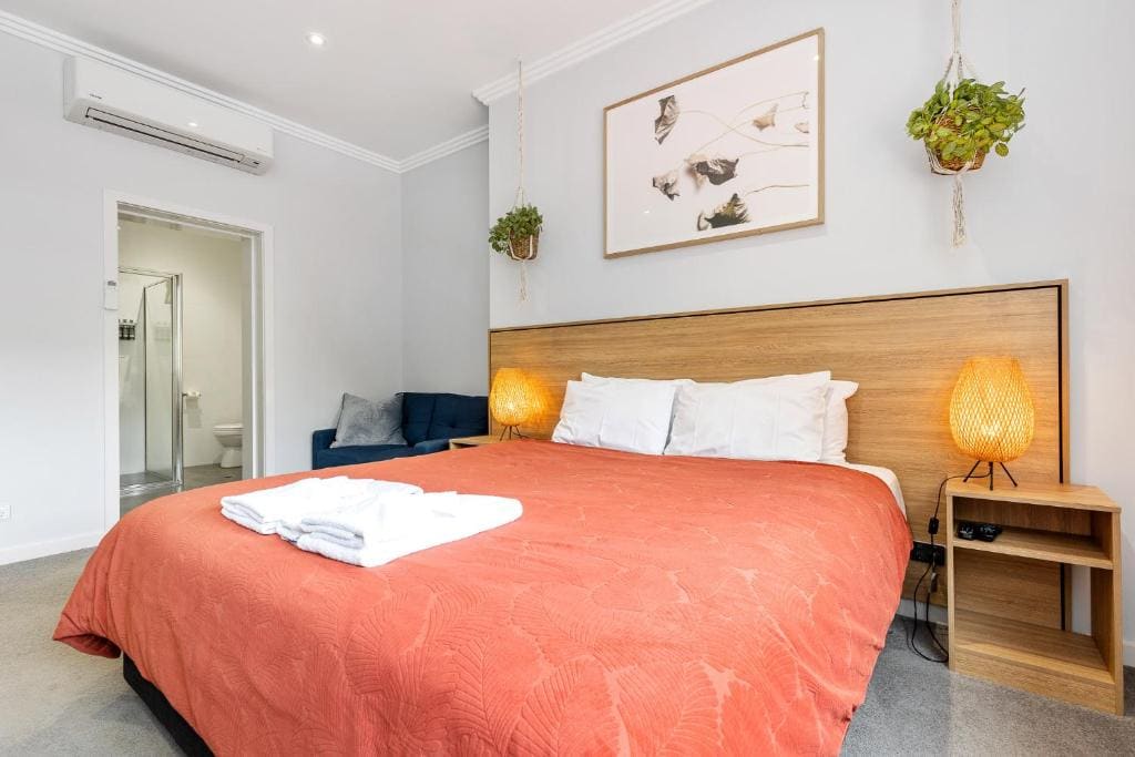 Open Plan Suite room - Image 3