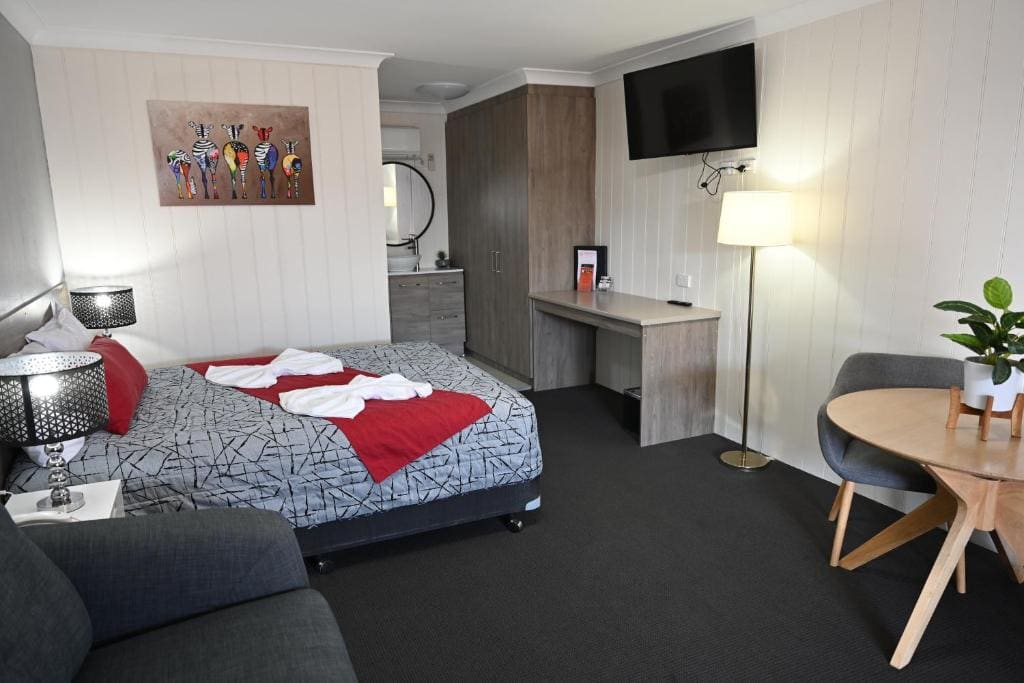 Deluxe Queen Room room - Image 2