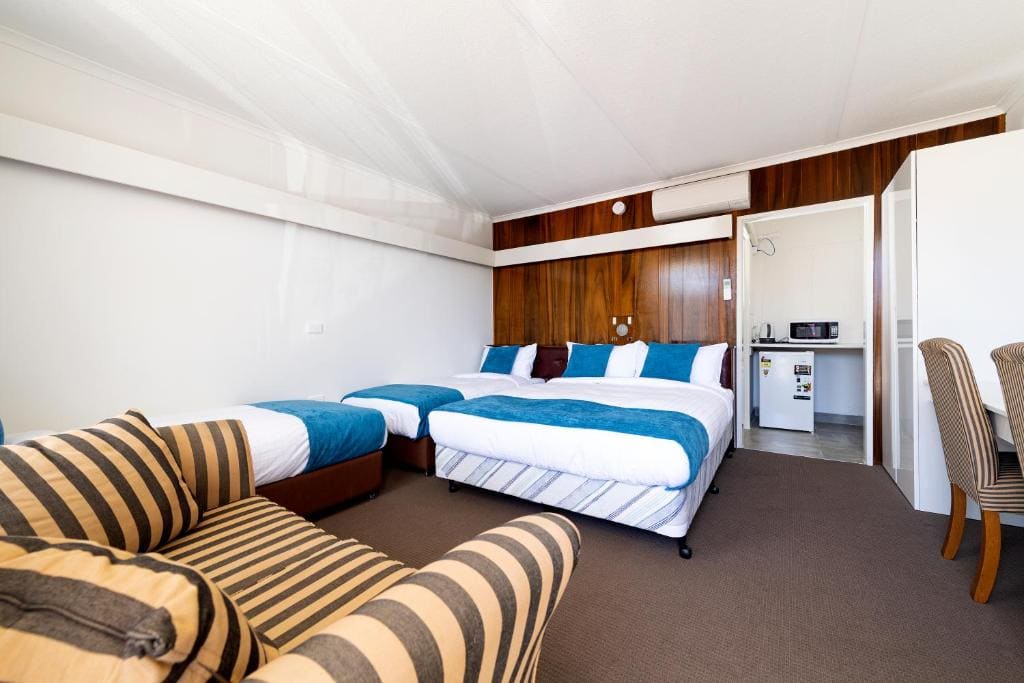 Family Room room - Image 1