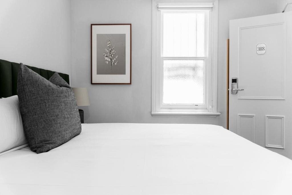 Small Double Room room - Image 3