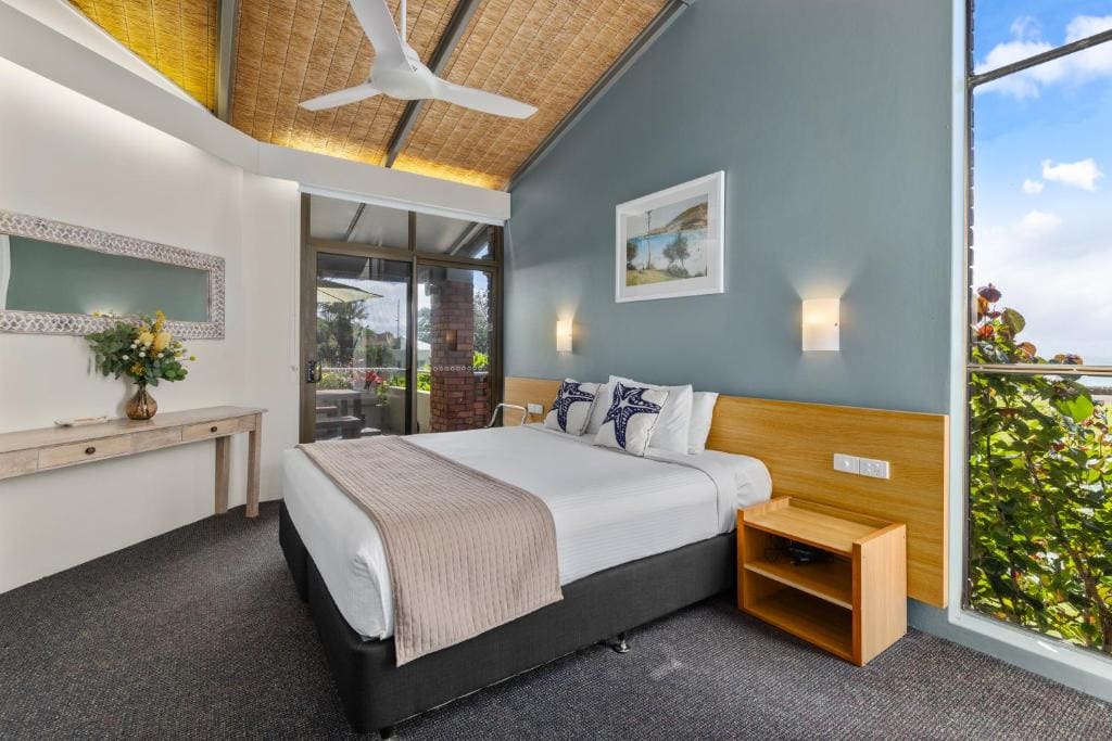 Executive Three Bedroom Apartment with Ocean View room - Image 3
