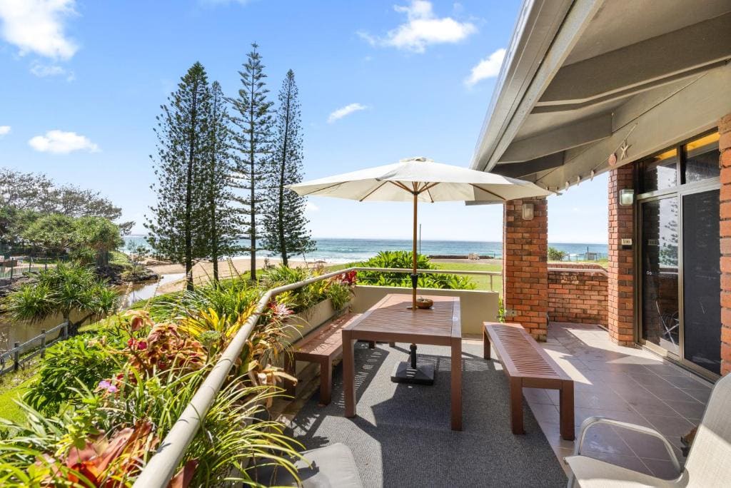 Executive Three Bedroom Apartment with Ocean View room - Image 2