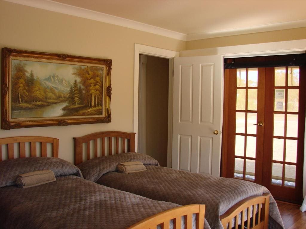 Three-Bedroom Cottage room - Image 1
