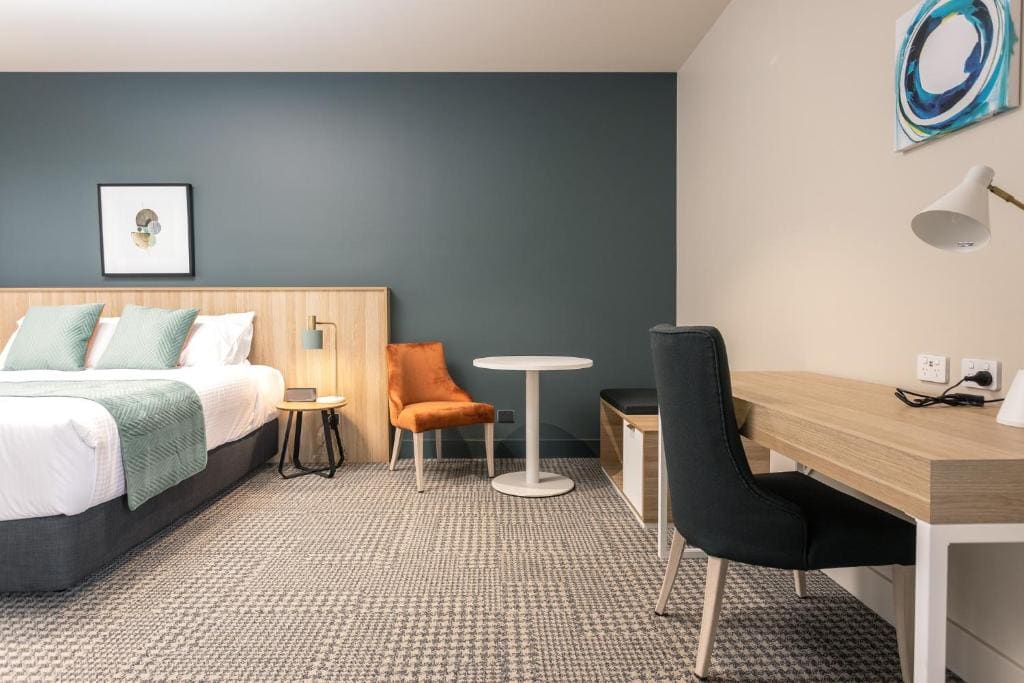 Superior Connecting Room room - Image 1