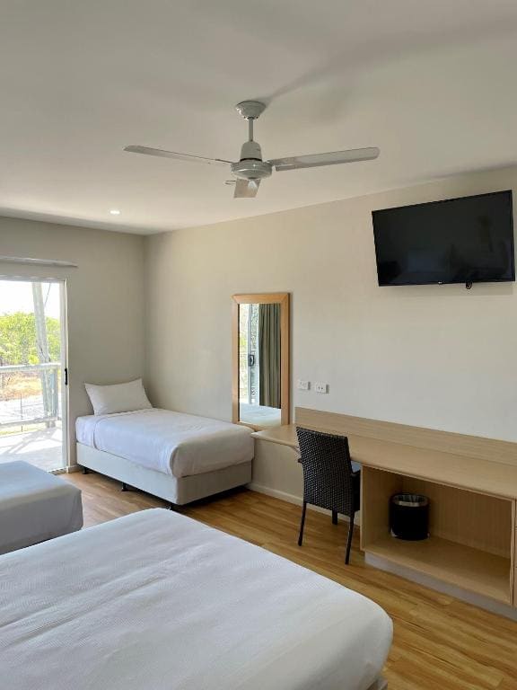 Deluxe Triple Room room - Image 2