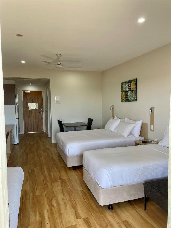 Deluxe Queen Room room - Image 3