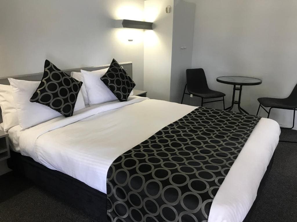 Deluxe Queen Room room - Image 2