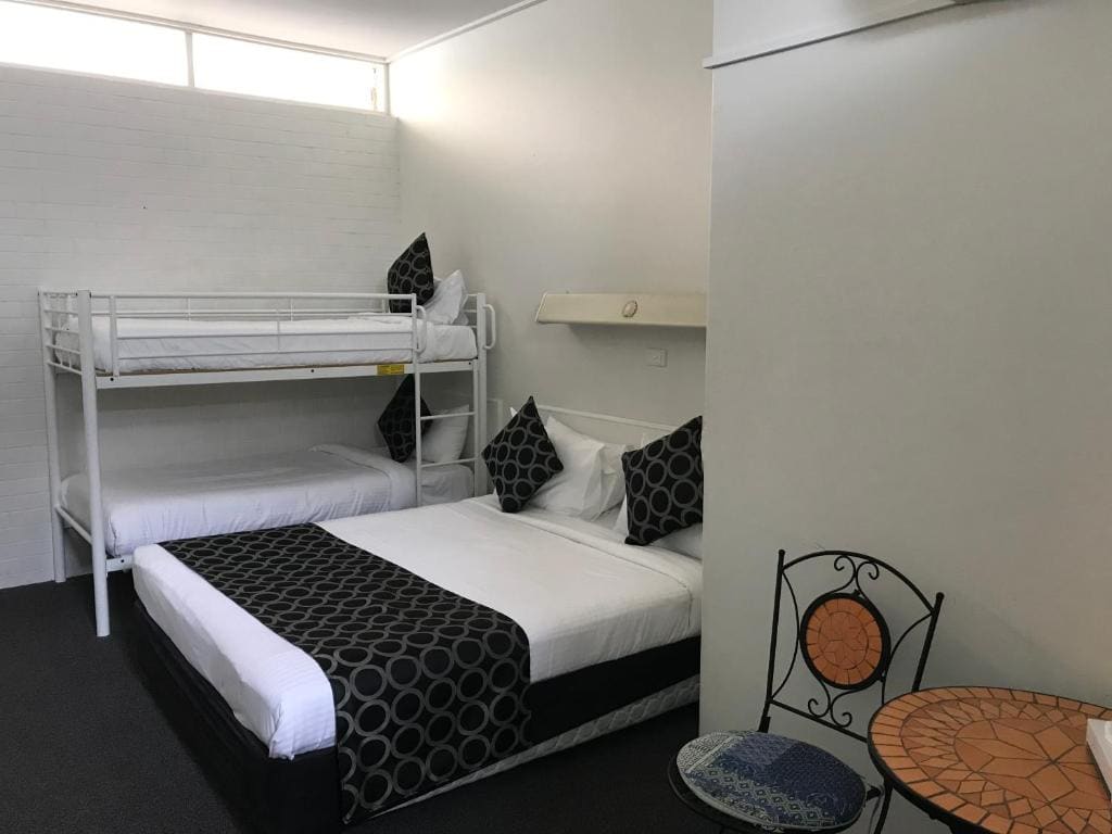 Family Room room - Image 2