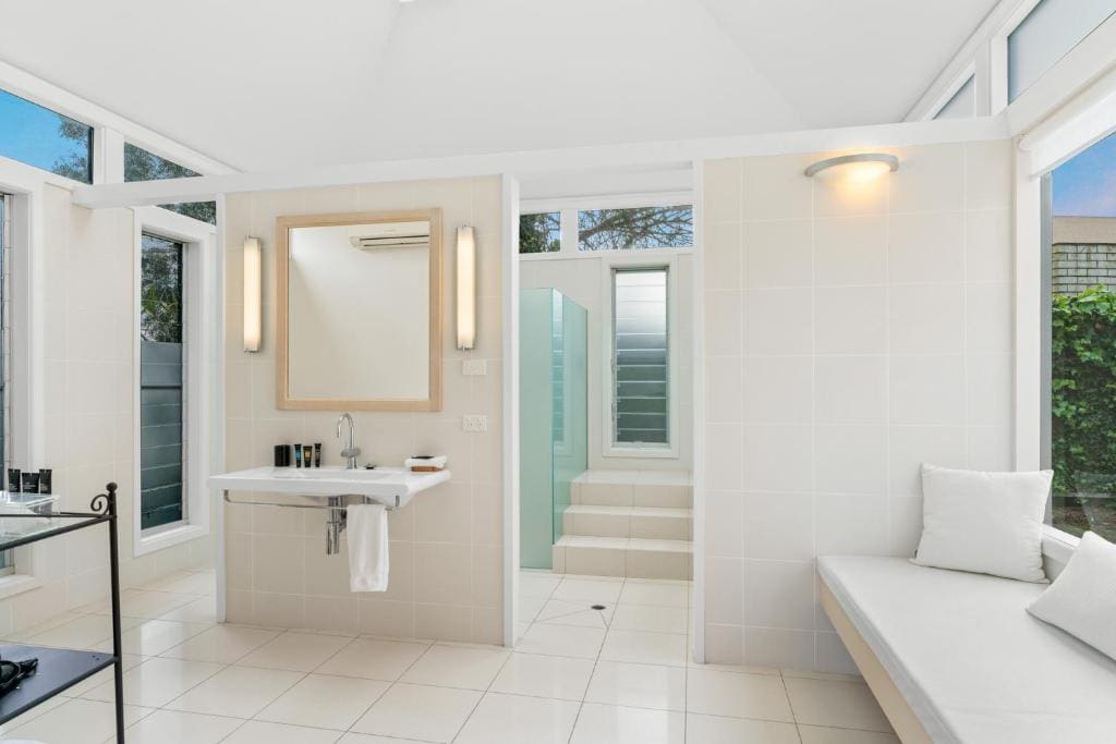 Deluxe Suite - Colhurst room - Image 3