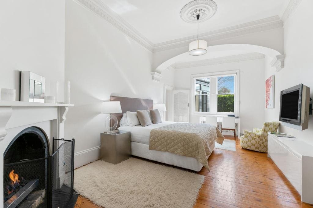 Deluxe Suite - Colhurst room - Image 1