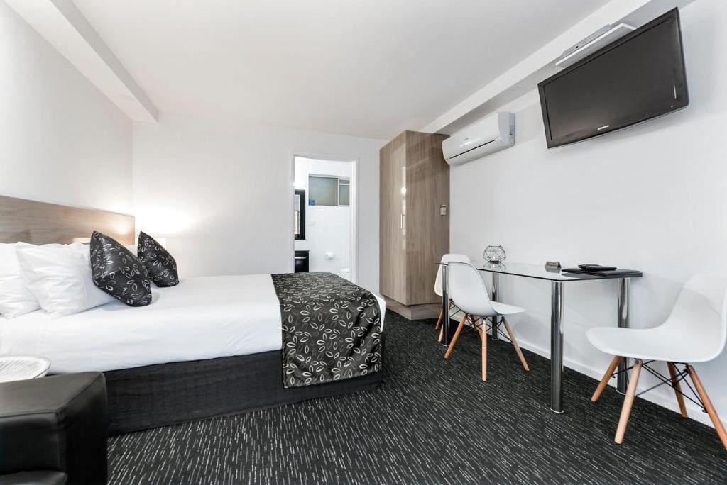 Superior Queen Room room - Image 3