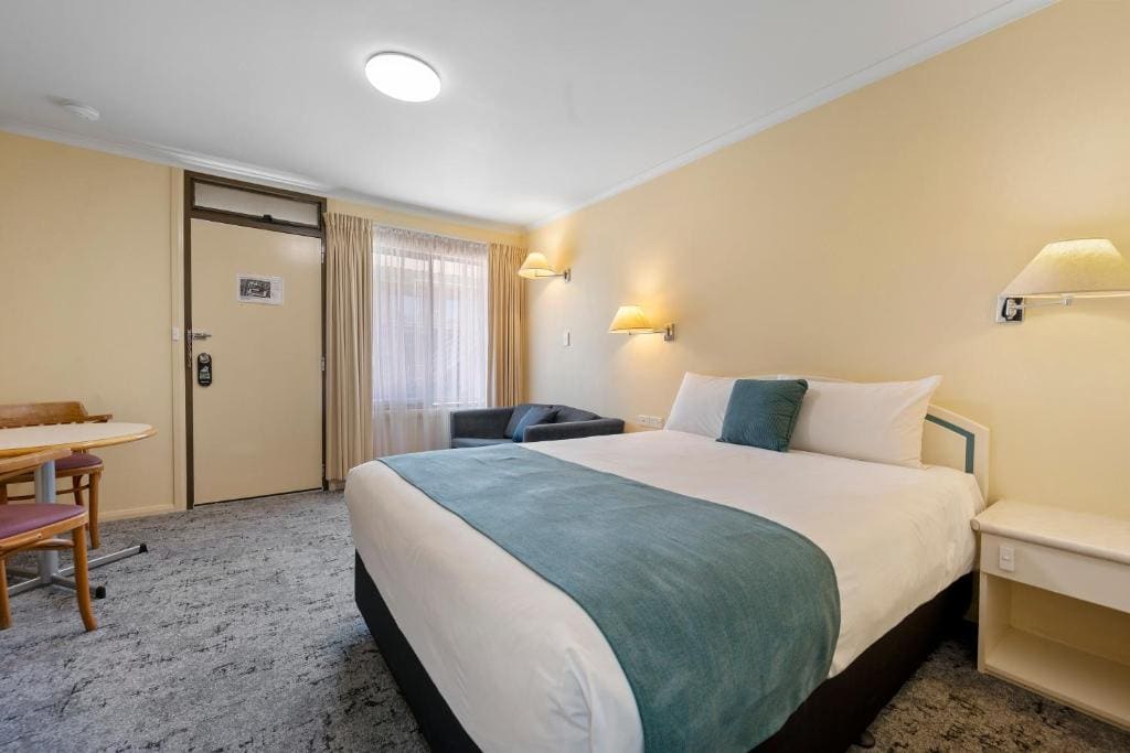 Queen Room - Non Smoking room - Image 3