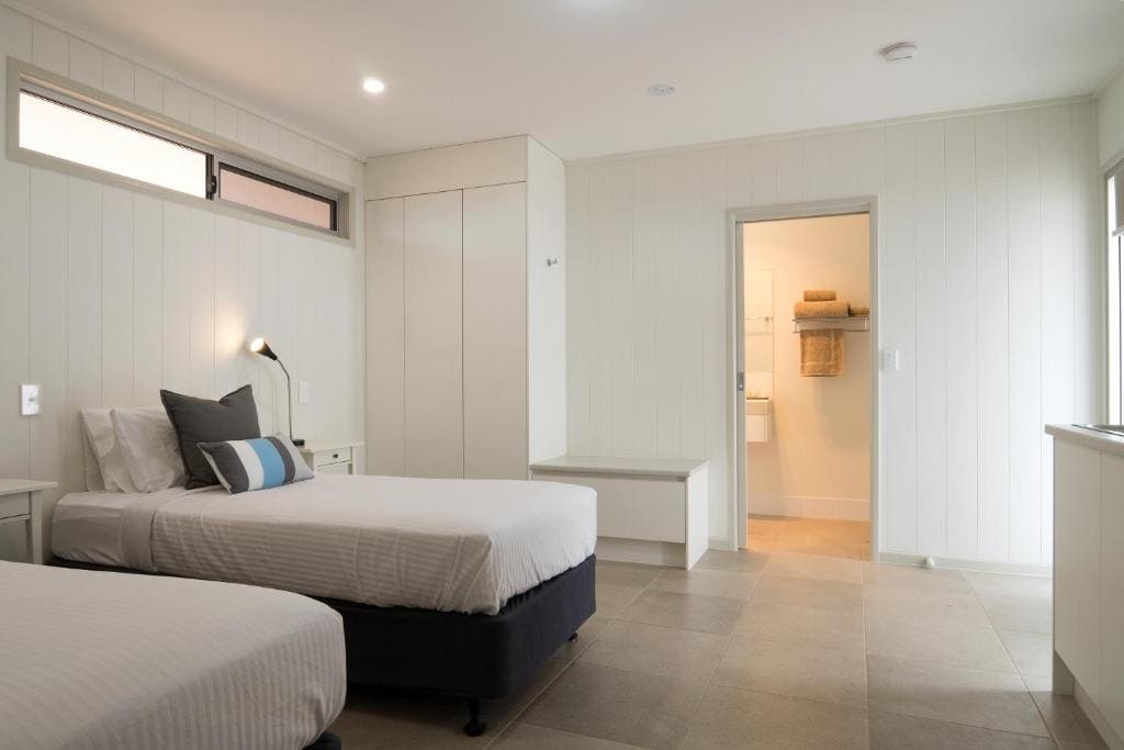 Deluxe Family Suite room - Image 3