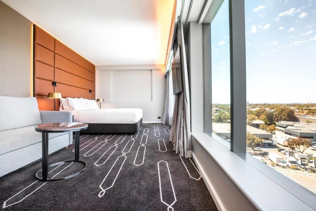 Premium King Room - High Floor room - Image 3