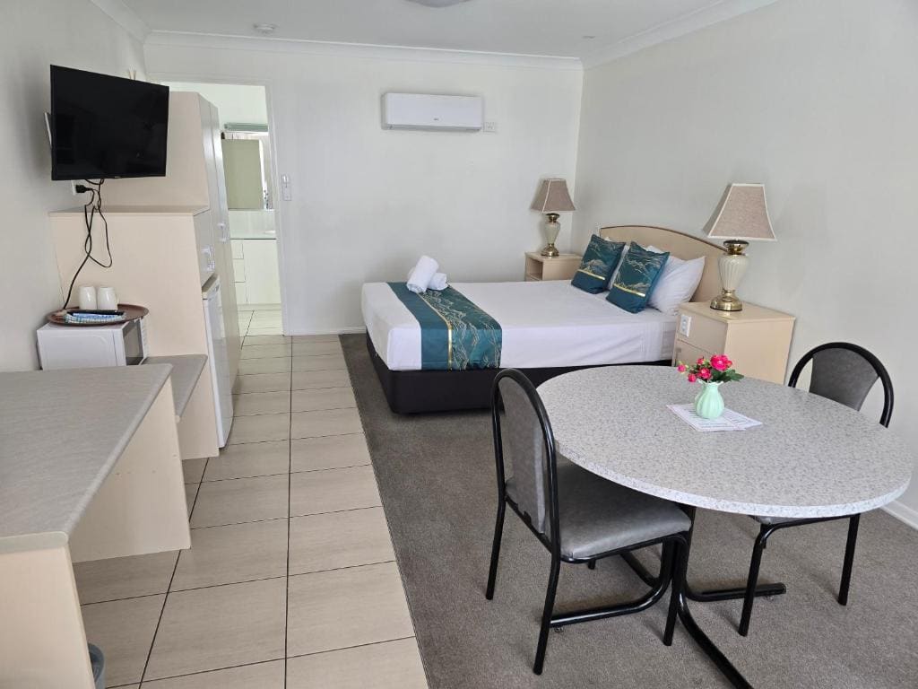 Family Room room - Image 1
