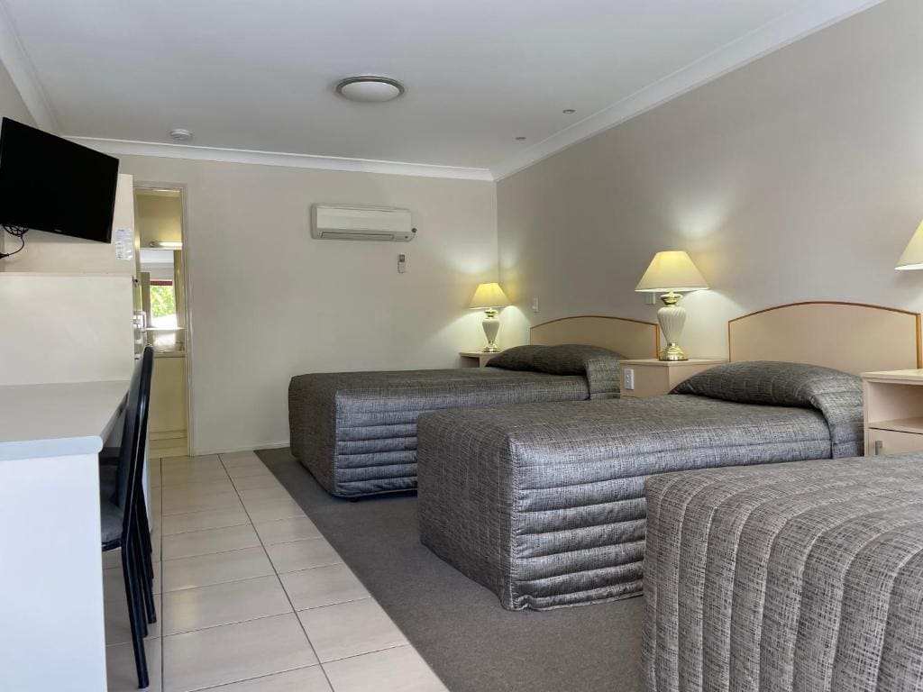 Family Room room - Image 3