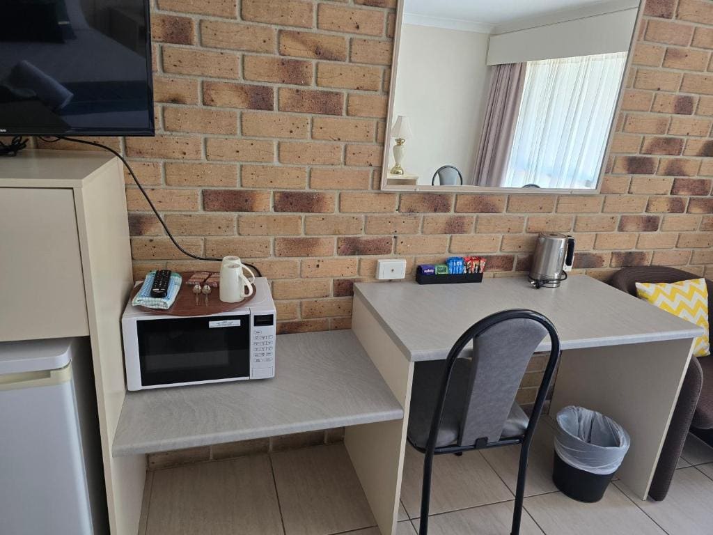 Queen Room - Disability Access room - Image 2