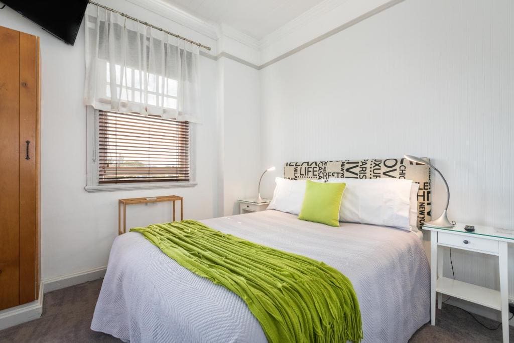 Deluxe Queen Room room - Image 1
