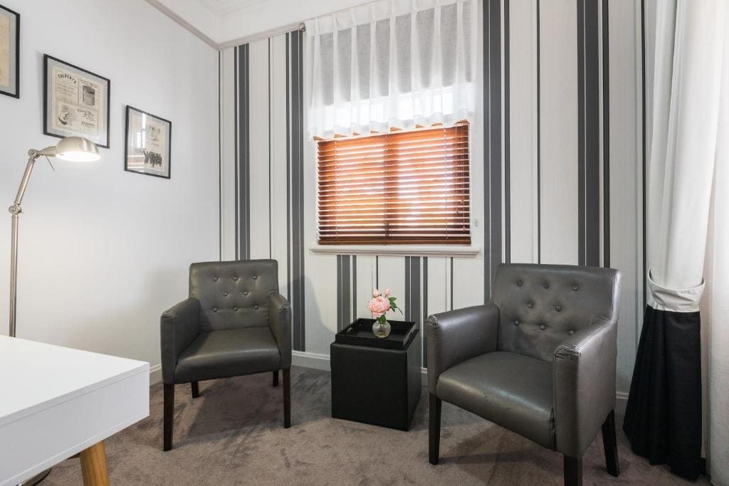 Queen Room with Balcony room - Image 3