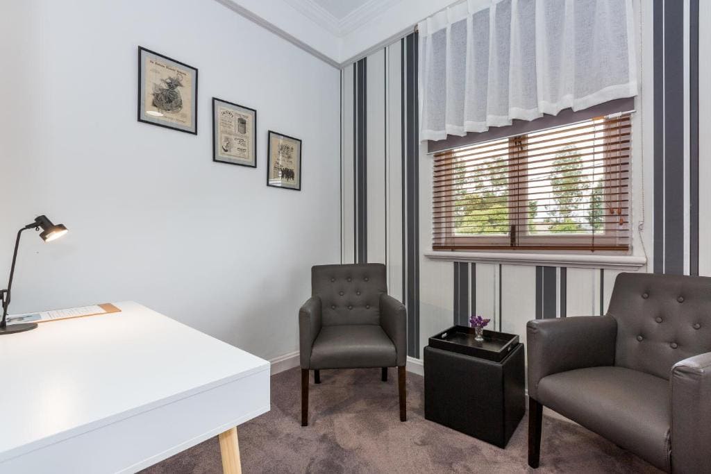 Queen Room with Balcony room - Image 1