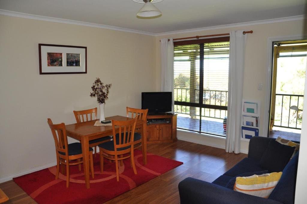 Double Room with Lake View room - Image 2