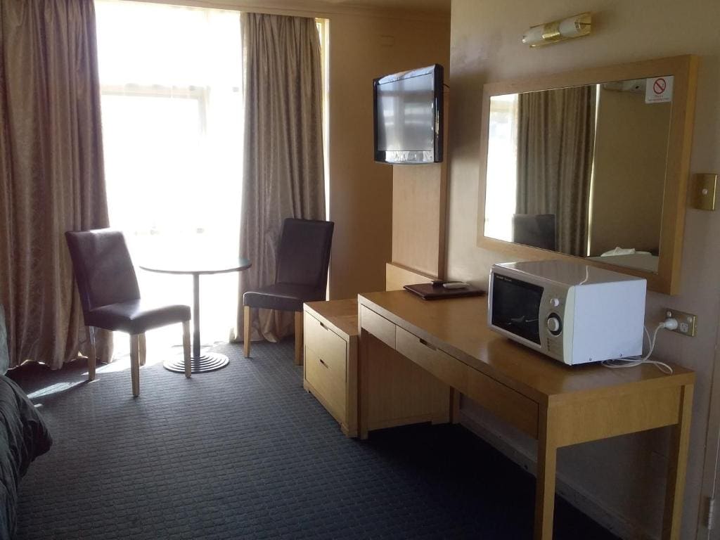 Deluxe Family Room room - Image 2