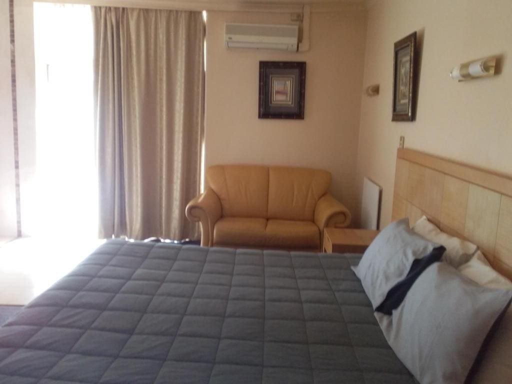 Standard Queen Room Upstairs room - Image 2