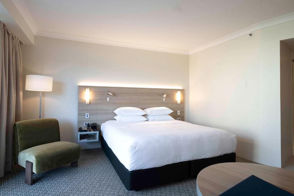 Deluxe King Room with Mountain View room - Image 1
