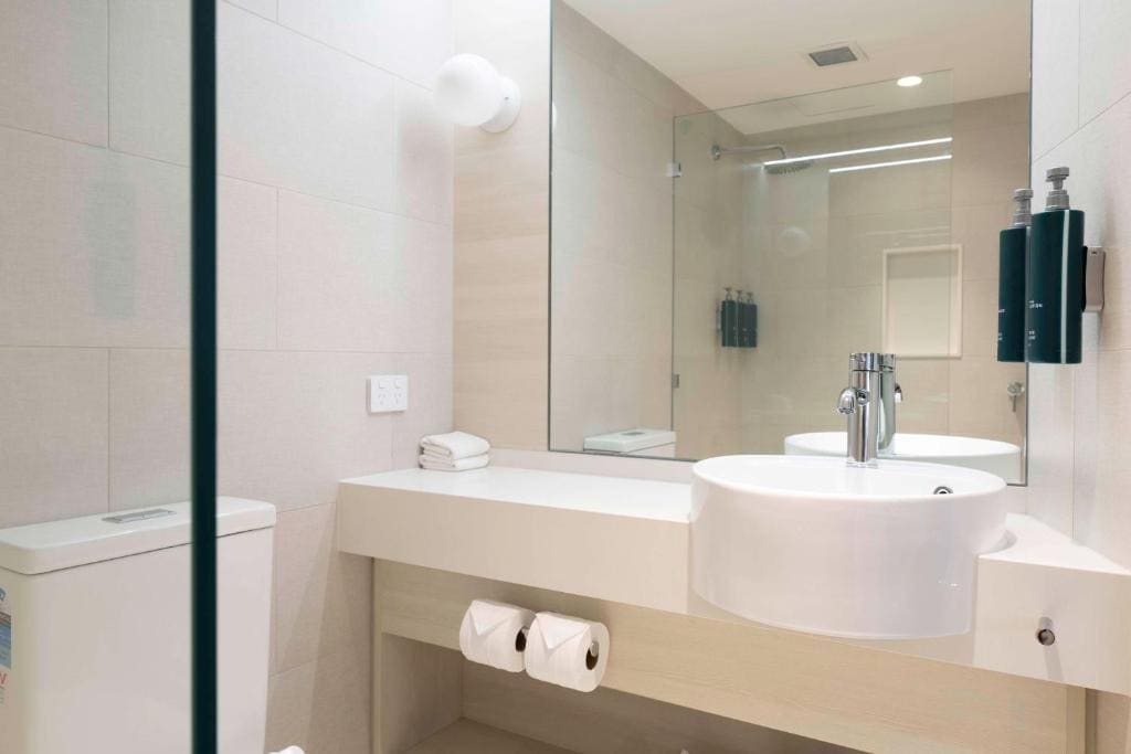 Deluxe King Room with Sea View room - Image 2