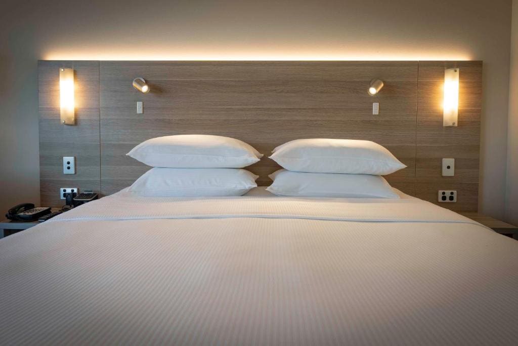 King Guest Room room - Image 2