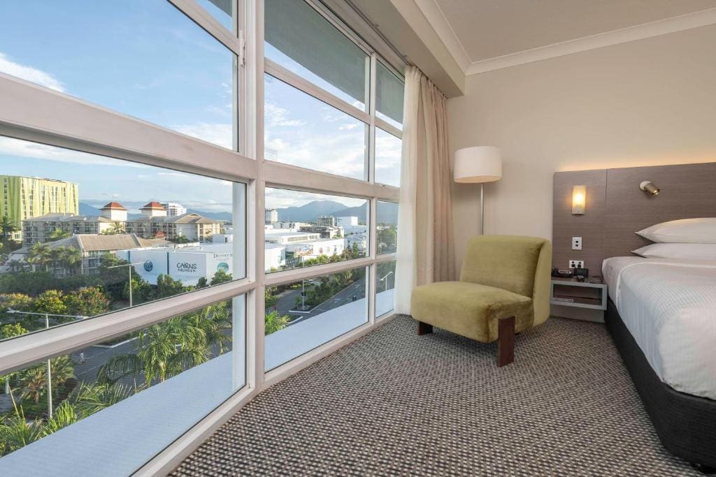 Deluxe King Room with Mountain View room - Image 2