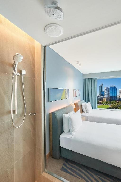 Twin Room with Panoramic City View room - Image 3