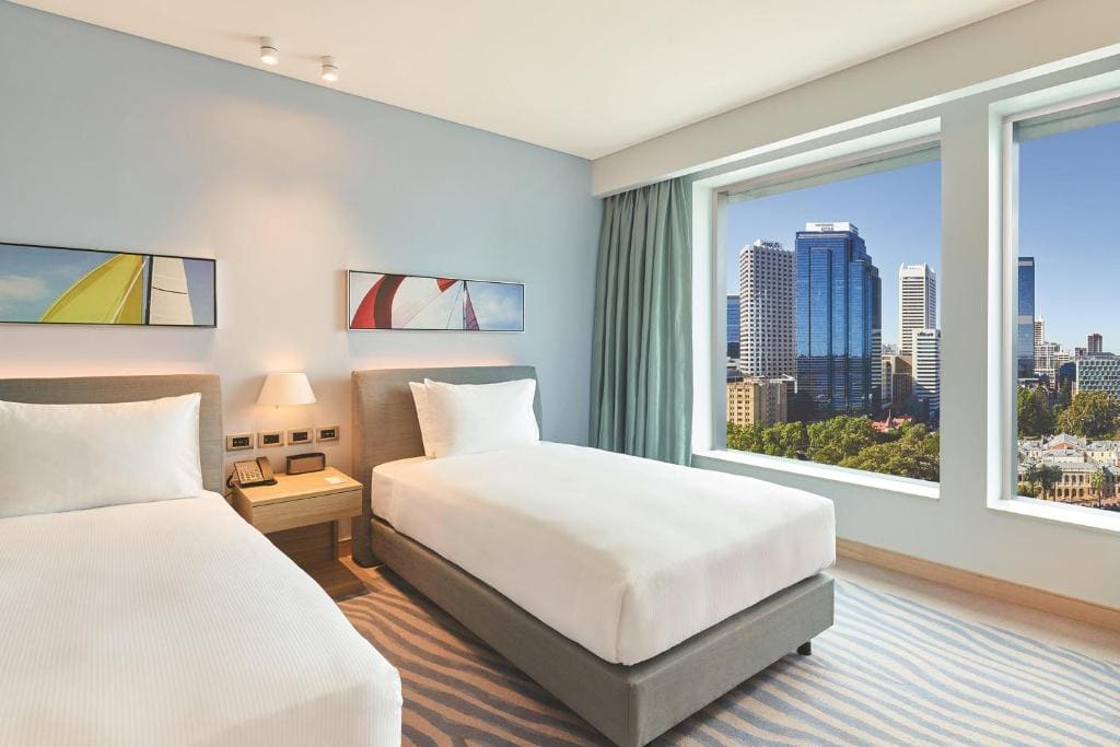 Twin Room with Panoramic City View room - Image 2