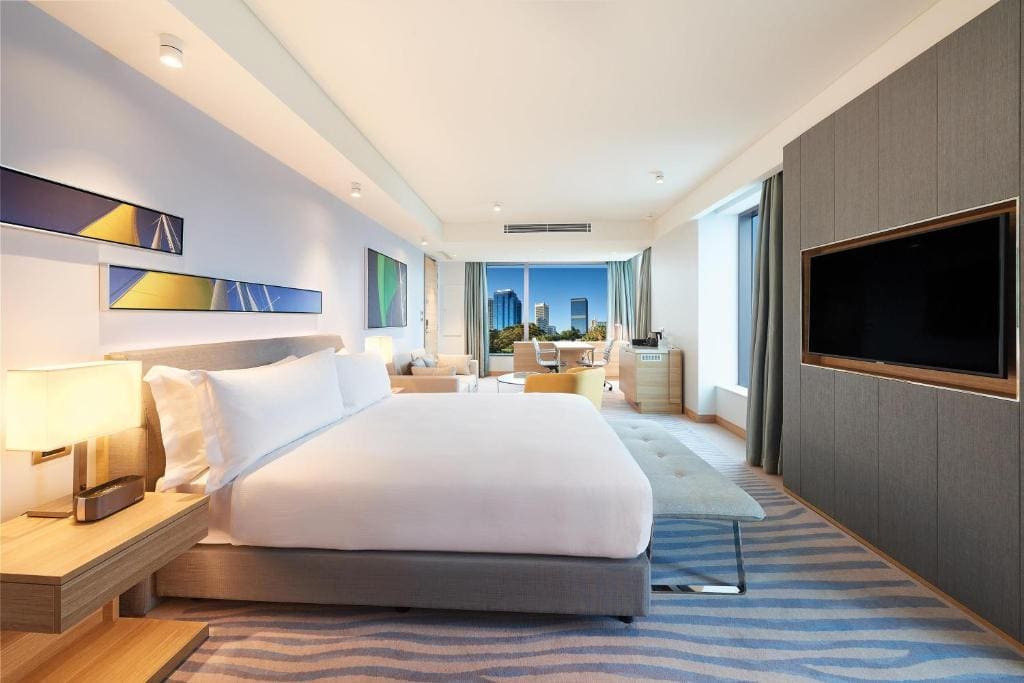 Deluxe King Room with View room - Image 2