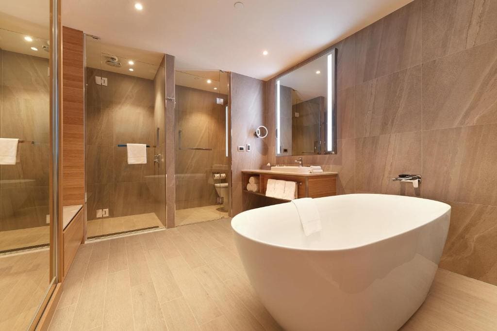 Premier King Room with River View room - Image 3